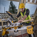 DCS365M2 DeWALT 18V akumuliatorinės skersinio pjovimo staklės (2x4.0 Ah)