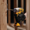 DCK2104P2T DeWALT 18V įrankių rinkinys (2x5.0 Ah)