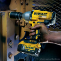 DCF899M2 + DWST1-81079 DeWALT 18V smūginis veržliasukis + DWST1-81079 DeWALT TSTAK radijo imtuvas (2x4.0 Ah)