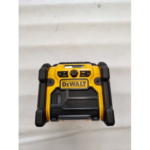 EKSPOZICINIS DCR019 DeWALT FM/AM radijo grotuvas