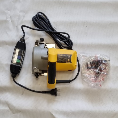 EKSPOZICINIS DWC410 DeWALT 110 mm rankinis plytelių pjūklas