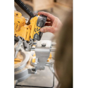 DCS782XW2 DeWALT skersavimo pjūklas 2x8 Ah + DE7023 DeWALT skersinio pjovimo staklių stovas